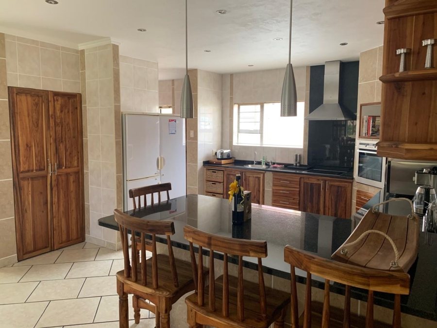 To Let 5 Bedroom Property for Rent in Diaz Beach Western Cape